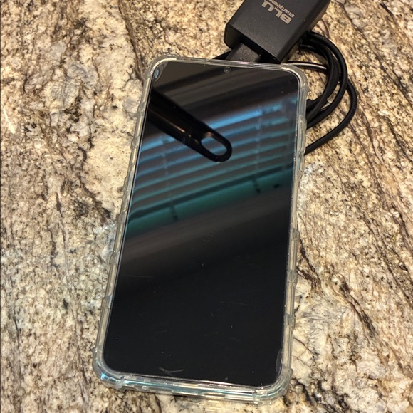 Blu G53 Smartphone unlocked w/ Clear Case - Picture 1 of 7